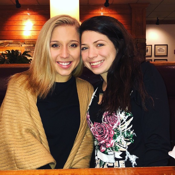 Meet your Posher, Aleah - Picture 1 of 1